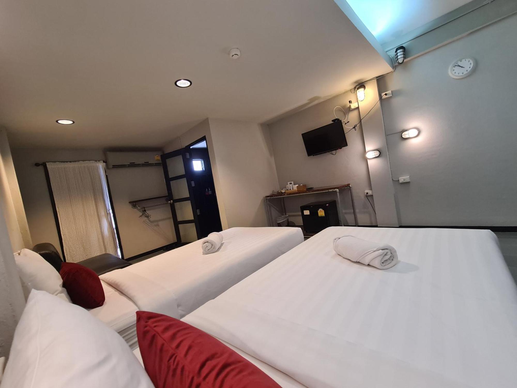 The 8 Factory Hotel פיטסנולוק מראה חיצוני תמונה